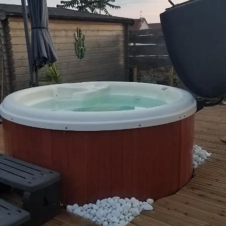 Château Besson Couette-café Desertines (Allier)
